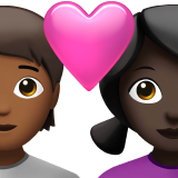Couple avec cœur : personne, femme, teint moyen-foncé, teint foncé pour Apple iOS 26.4