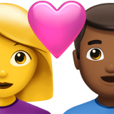Casal com coração - Mulher: Sem tom de pele, Homem: Tom de pele médio-escuro para Apple iOS 26.4
