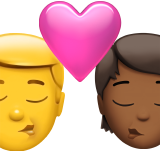 Beijo: Homem, Pessoa, Sem Tom de Pele, Tom de Pele Médio-Escuro para Apple iOS 26.4