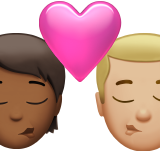 Ciuman: Orang, Pria, Warna Kulit Sedang-Gelap, Warna Kulit Sedang-Terang untuk Apple iOS 26.4