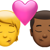 Beijo: Pessoa, Homem, Sem Tom de Pele, Tom de Pele Médio-Escuro para Apple iOS 26.4