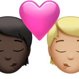 Berciuman: dewasa, dewasa, warna kulit gelap, warna kulit cerah-sedang untuk Apple iOS 26.4