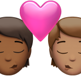 Berciuman: dewasa, dewasa, warna kulit gelap-sedang, warna kulit sedang untuk Apple iOS 26.4