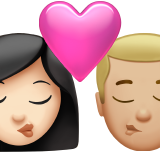 Berciuman: wanita, pria, warna kulit cerah, warna kulit cerah-sedang untuk Apple iOS 26.4