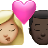 Berciuman: wanita, pria, warna kulit cerah-sedang, warna kulit gelap untuk Apple iOS 26.4