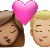 Berciuman: wanita, pria, warna kulit sedang, warna kulit cerah-sedang untuk Apple iOS 26.4