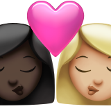 Berciuman: wanita, wanita, warna kulit gelap, warna kulit cerah-sedang untuk Apple iOS 26.4