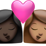 Berciuman: wanita, wanita, warna kulit gelap, warna kulit sedang untuk Apple iOS 26.4