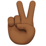 Mão Em V De Vitória: Pele Morena Escura para Apple iOS 26.4
