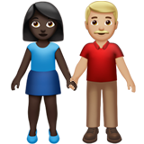 Man en vrouw hand in hand: donkere huidskleur, lichtgetinte huidskleur voor Apple iOS 26.4