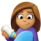Mulher Alimentando Bebê: Tom de Pele Médio
