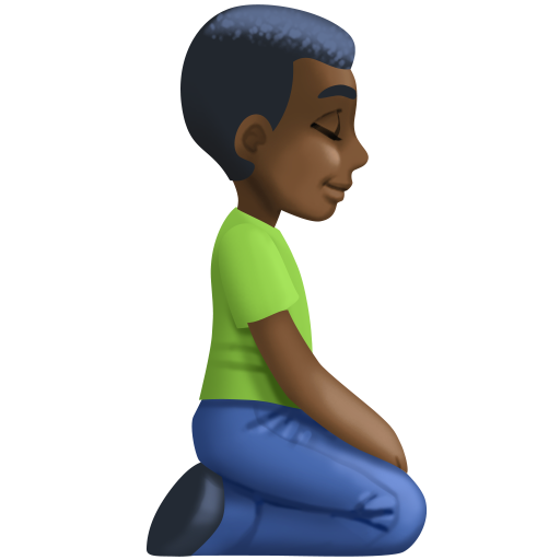 Homem ajoelhado virado para a direita: tom de pele escuro para Facebook 16.0