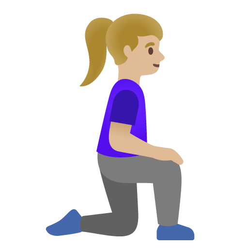 Mulher ajoelhada de frente para a direita: tom de pele médio-claro para Google 17.0