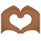 Mani Che Formano Un Cuore: Carnagione Medio-Scura