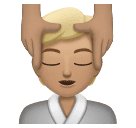 Человеку массируют лицо: светлый тон кожи для Huawei HarmonyOS 4.0