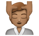 Человеку массируют лицо: средний тон кожи для Huawei HarmonyOS 4.0