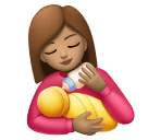 Femme Nourrissant Un Bébé: Peau Moyenne