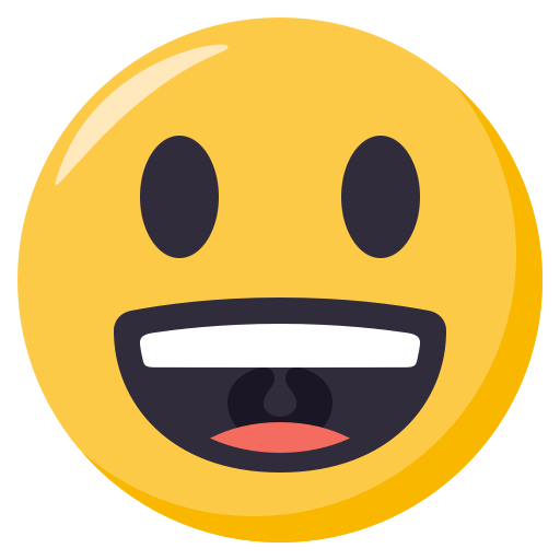 وجه مبتسم بعينين كبيرتين