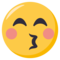 وجه يقبّل بعينين مغلقتين