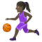 Frau Mit Ball: Dunkle Hautfarbe