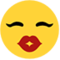 Цілує