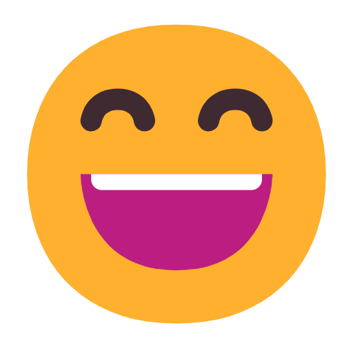 وجه مبتسم بعينين باسمتين