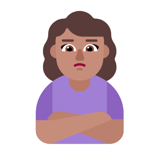 امرأة عابسة: بشرة متوسطة
