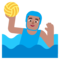 Мужчина играет в водное поло: средний тон кожи