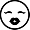 Цілує