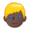 Mann: Dunkle Hautfarbe, Blondes Haar Mann: Dunkle Hautfarbe, Blondes Haar