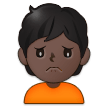 भौंहें चढ़ाए व्यक्ति: गहरे रंग की त्वचा