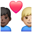 Couple avec cœur: Homme, Homme, Peau Foncée, Peau Moyennement Claire Couple avec cœur: Homme, Homme, Peau Foncée, Peau Moyennement Claire