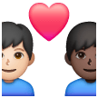 Couple avec cœur: Homme, Homme, Peau Claire, Peau Foncée Couple avec cœur: Homme, Homme, Peau Claire, Peau Foncée