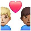 Couple avec cœur: Homme, Homme, Peau Moyennement Claire, Peau Moyennement Foncée Couple avec cœur: Homme, Homme, Peau Moyennement Claire, Peau Moyennement Foncée