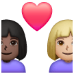 Couple avec cœur: Femme, Femme, Peau Foncée, Peau Moyennement Claire Couple avec cœur: Femme, Femme, Peau Foncée, Peau Moyennement Claire