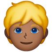 Personne: Peau Moyennement Foncée, Cheveux Blonds Personne: Peau Moyennement Foncée, Cheveux Blonds