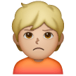 Personne Qui Boude: Peau Moyennement Claire Personne Qui Boude: Peau Moyennement Claire