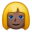 Femme: Peau Foncée, Cheveux Blonds Femme: Peau Foncée, Cheveux Blonds