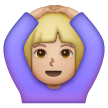 Femme Faisant Un Geste D’Acceptation: Peau Moyennement Claire Femme Faisant Un Geste D’Acceptation: Peau Moyennement Claire