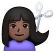 Femme Qui Se Fait Couper Les Cheveux: Peau Foncée Femme Qui Se Fait Couper Les Cheveux: Peau Foncée