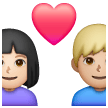 Пара з серцем-чоловік: світлий тон шкіри, жінка: середньо-світлий тон шкіри для Samsung One UI 7.0 April 2025