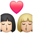 Beijo: Mulher, Mulher, Tom de Pele Claro, Tom de Pele Médio-Claro
