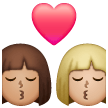 Beijo: Mulher, Mulher, Tom de Pele Médio, Tom de Pele Médio-Claro