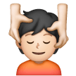 Pessoa Recebendo Massagem Facial: Tom de Pele Claro