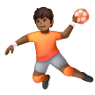 Pessoa Jogando Handebol: Tom de Pele Médio-Escuro