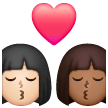 Berciuman: wanita, wanita, warna kulit cerah, warna kulit gelap-sedang untuk Samsung One UI 8.5