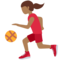 Frau Mit Ball: Mitteldunkle Hautfarbe