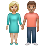 हाथ में हाथ लिए महिला–पुरुष: मध्यम-हल्के रंग की त्वचा, मध्यम रंग की त्वचा