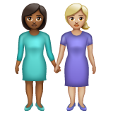 हाथ पकड़े दो महिलाएँ: मध्यम-गहरे रंग की त्वचा, मध्यम-हल्के रंग की त्वचा