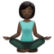 Femme Dans La Posture Du Lotus: Peau Foncée